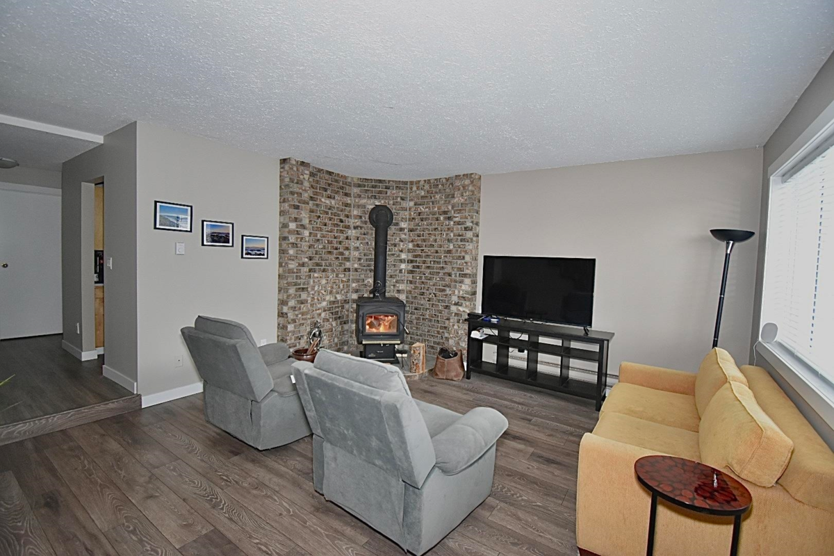 Kitchen Photo of 6135 Fairway Avenue, Sechelt, BC