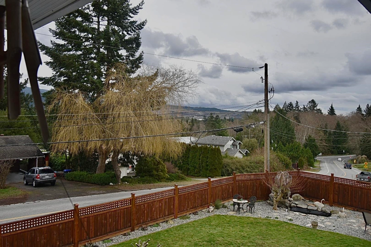 Outdoor Kitchen Photo of 6135 Fairway Avenue, Sechelt, BC
