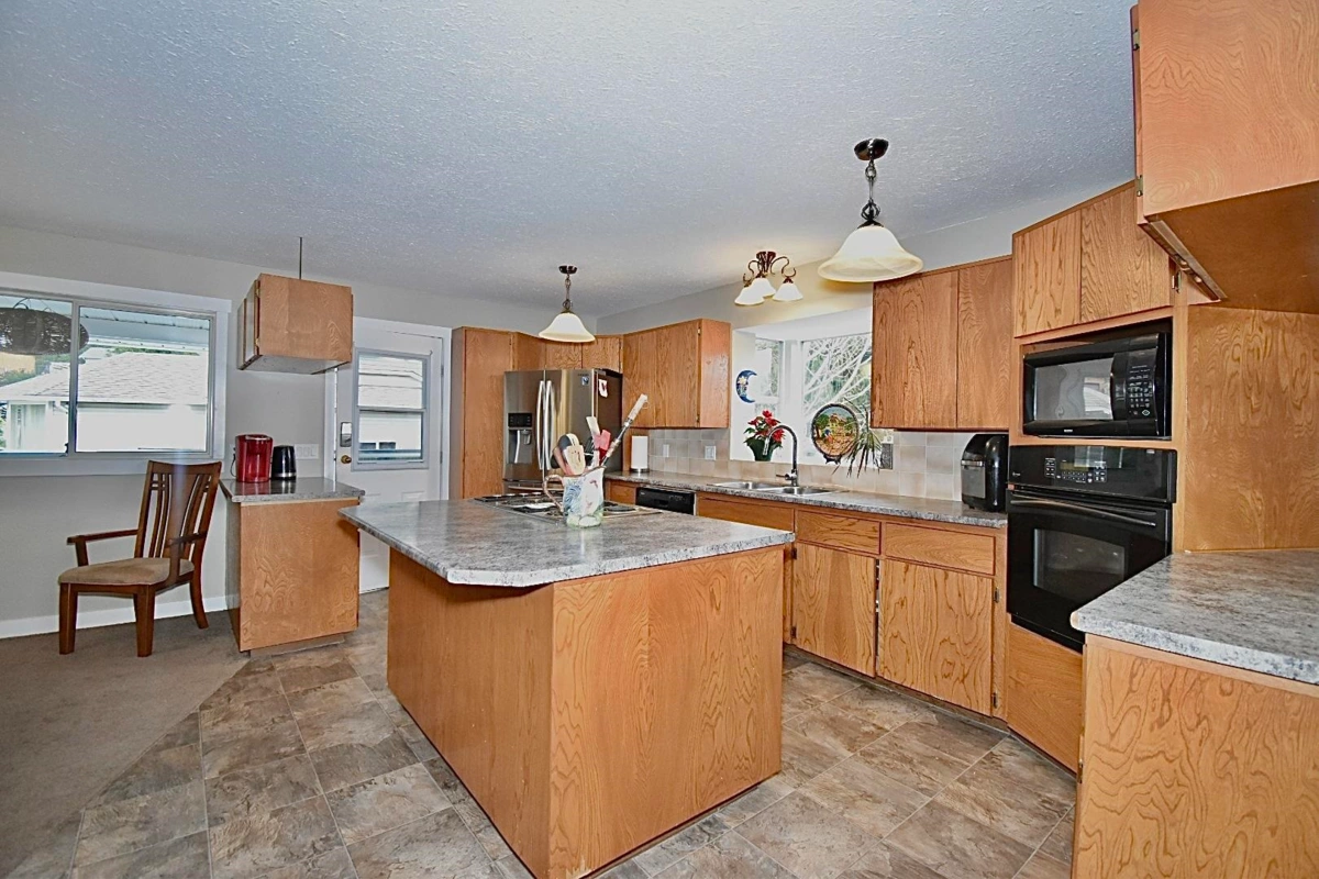 Powder Room Photo of 6135 Fairway Avenue, Sechelt, BC