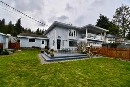 6135 Fairway Avenue, Sechelt, BC, Sechelt — Single Family Residence for sale