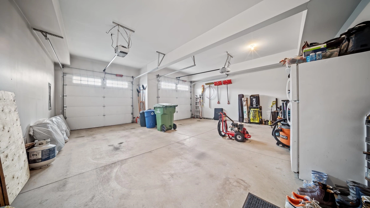 Guest Bathroom Photo of 50300 Kensington Drive, Chilliwack, BC