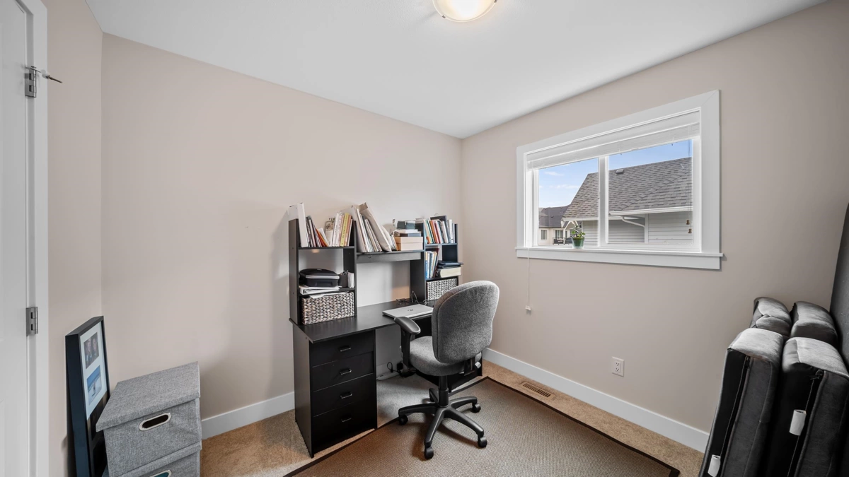 Hallway Photo of 50300 Kensington Drive, Chilliwack, BC