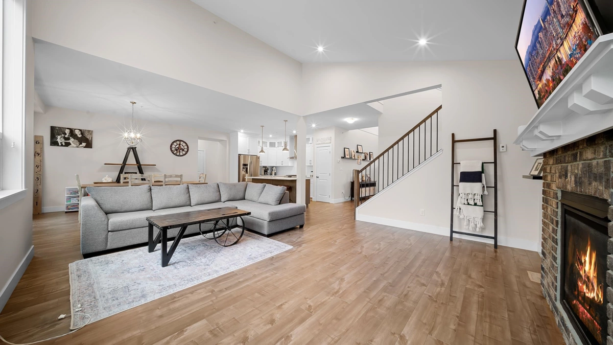 Walk-In Closet Photo of 50300 Kensington Drive, Chilliwack, BC