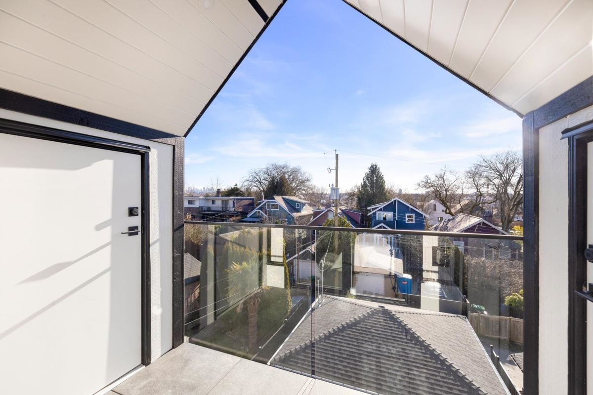 Basement Recreation Room Photo of 2334 E 5th Avenue, Vancouver, BC