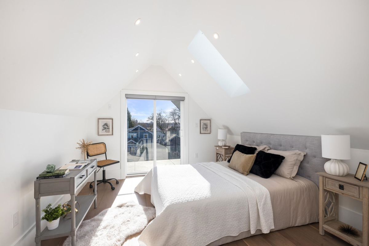 Powder Room Photo of 2334 E 5th Avenue, Vancouver, BC