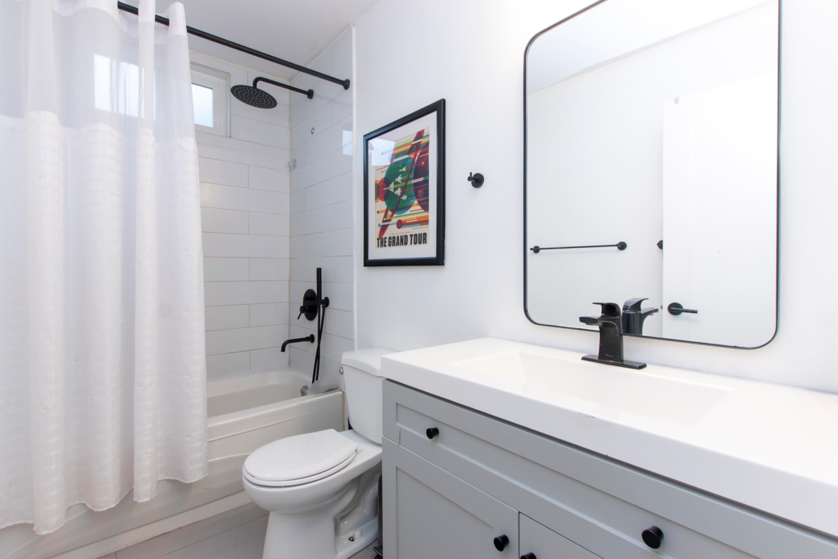 Primary Bathroom Photo of 1029 Brothers Place, Squamish, BC