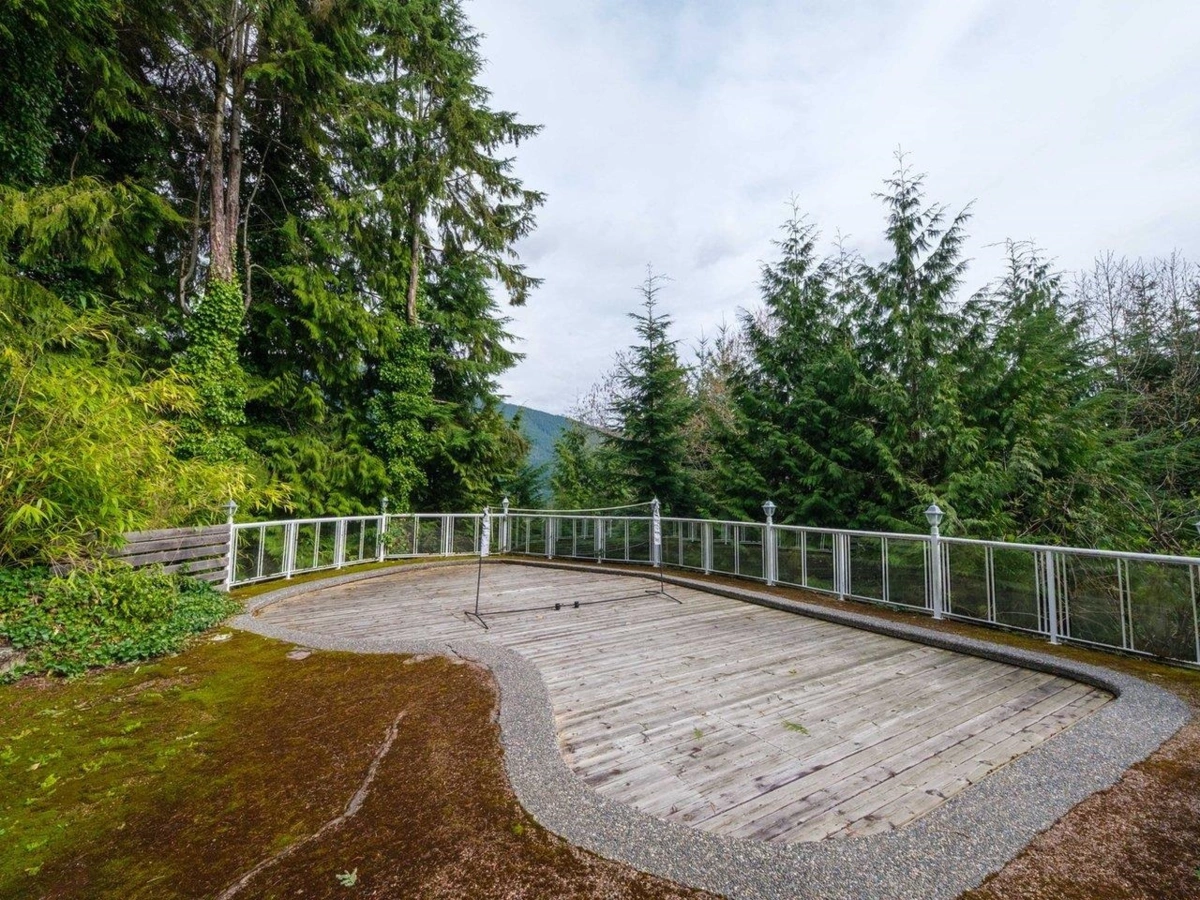 Community Amenities Photo (Clubhouse) of 530 St. Andrews Road, West Vancouver, BC