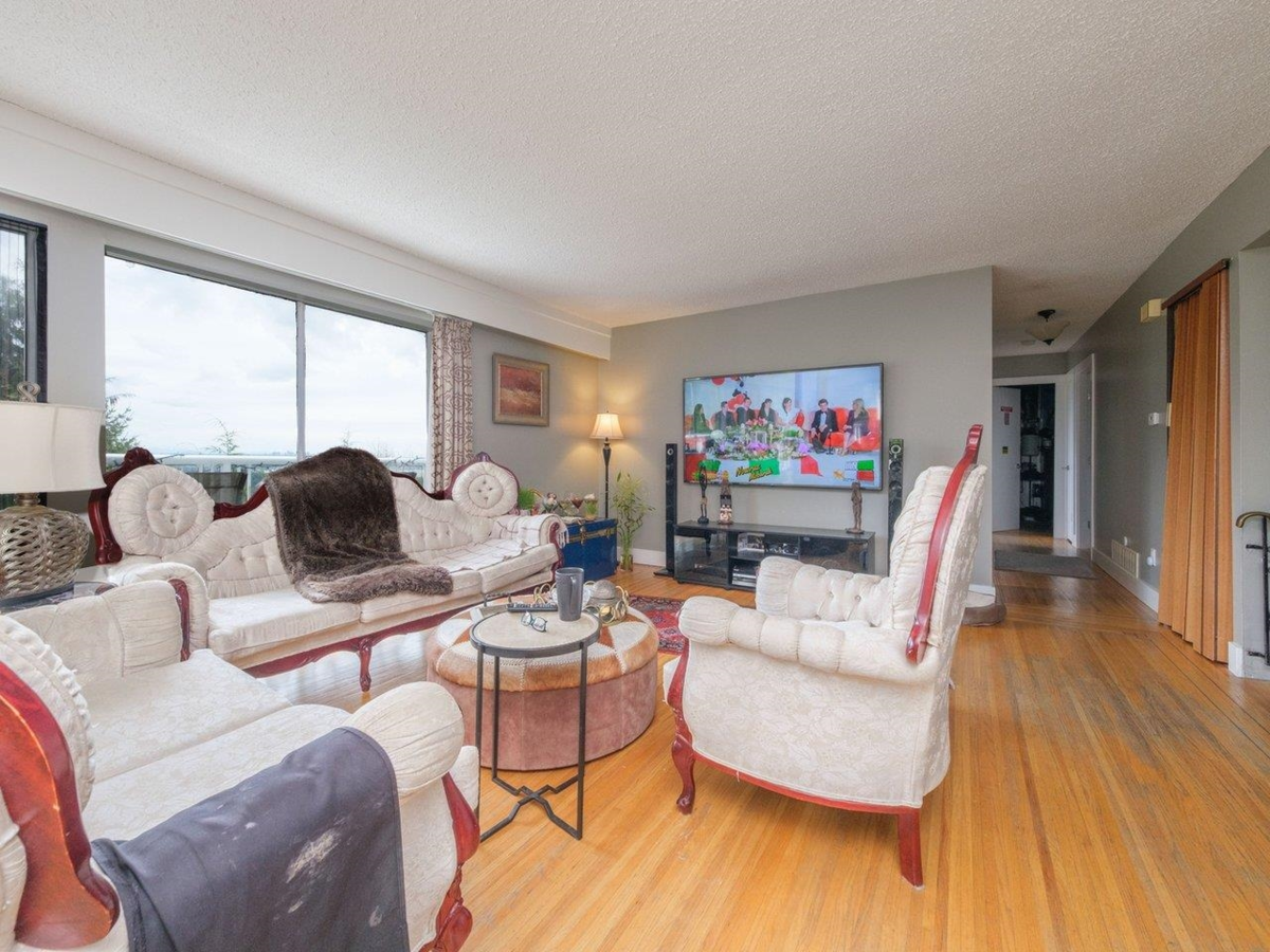 Outdoor Patio Photo of 530 St. Andrews Road, West Vancouver, BC