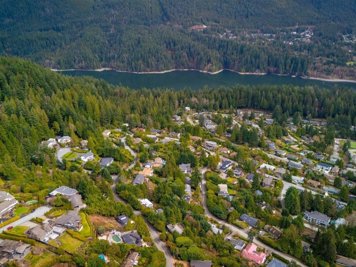 Primary Bedroom Photo of 530 St. Andrews Road, West Vancouver, BC