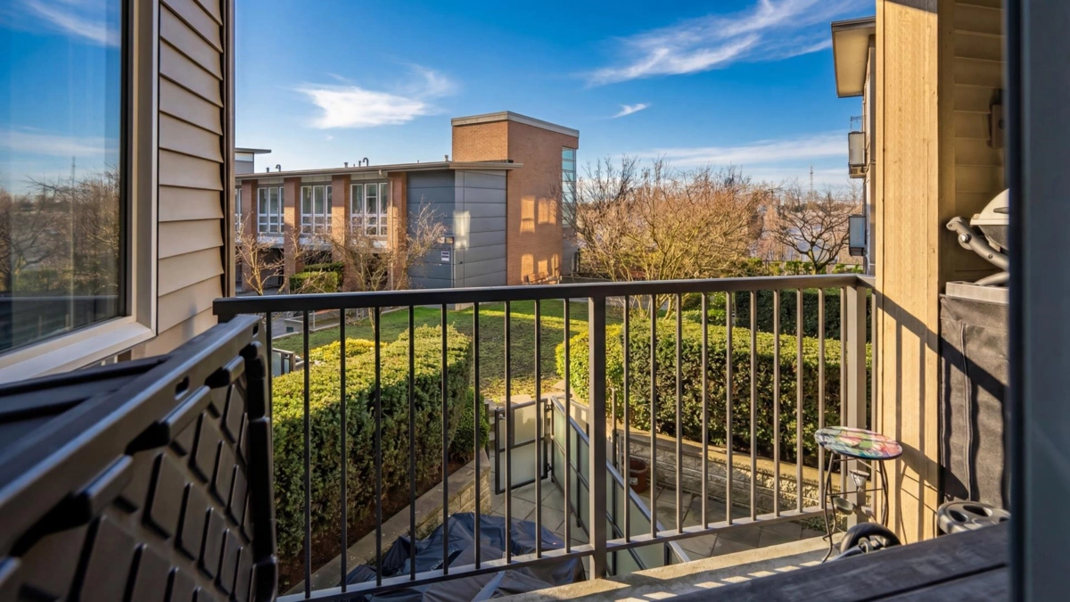 Entry Foyer Photo of 322 12339 Steveston Highway, Richmond, BC