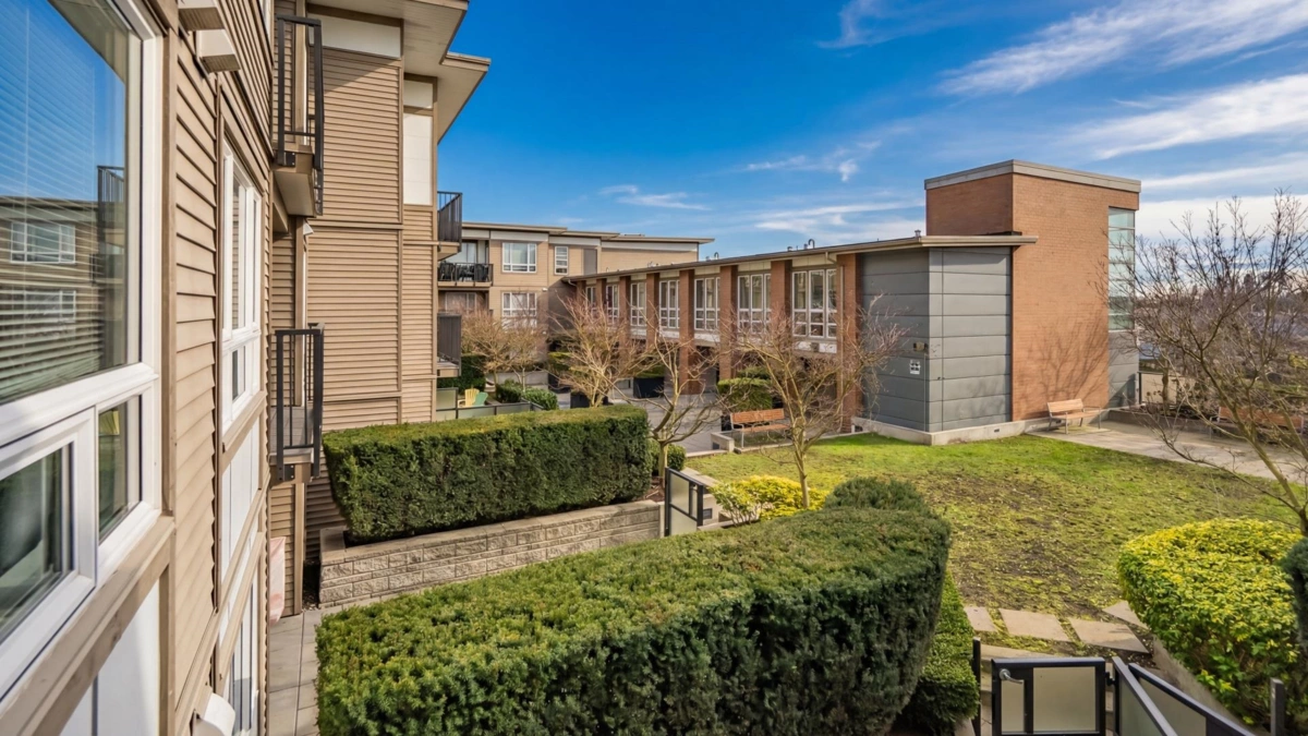 Staircase Photo of 322 12339 Steveston Highway, Richmond, BC