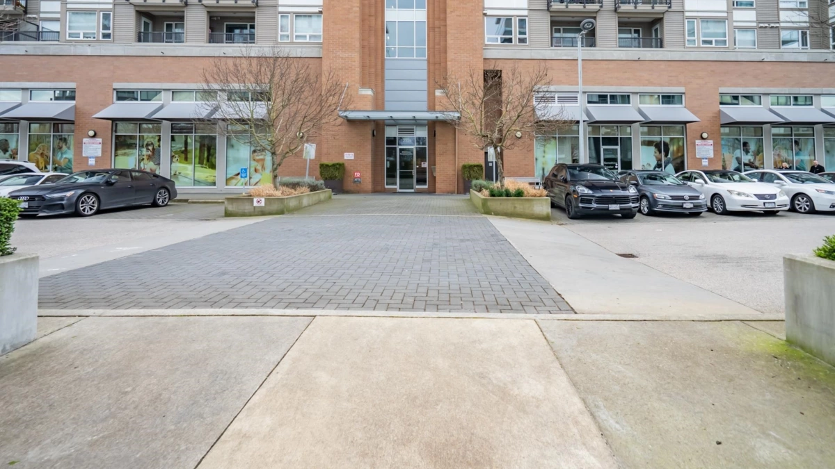 Swimming Pool Photo of 322 12339 Steveston Highway, Richmond, BC