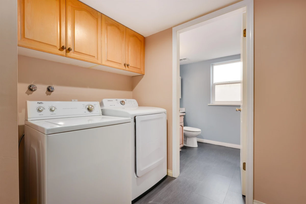 Hallway Photo of 6103 190 Street, Surrey, BC