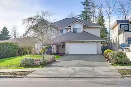 6103 190 Street, Surrey, BC, Cloverdale BC — 5 bed single family residence for sale