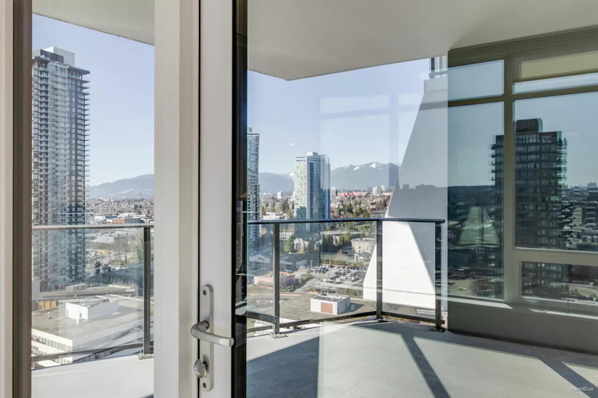 Guest Bathroom Photo of 2102 2181 Madison Avenue, Burnaby, BC