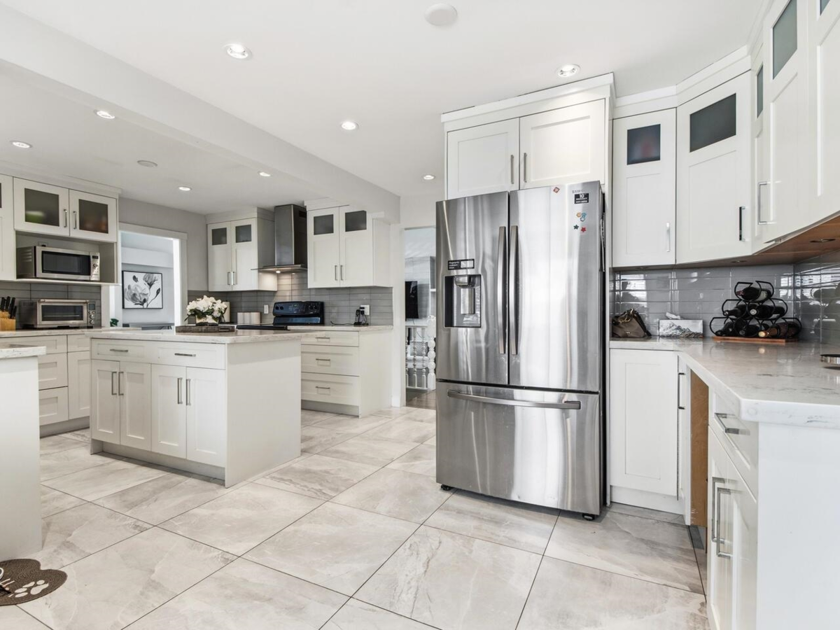 Breakfast Nook Photo of 7640 Lawrence Drive, Burnaby, BC