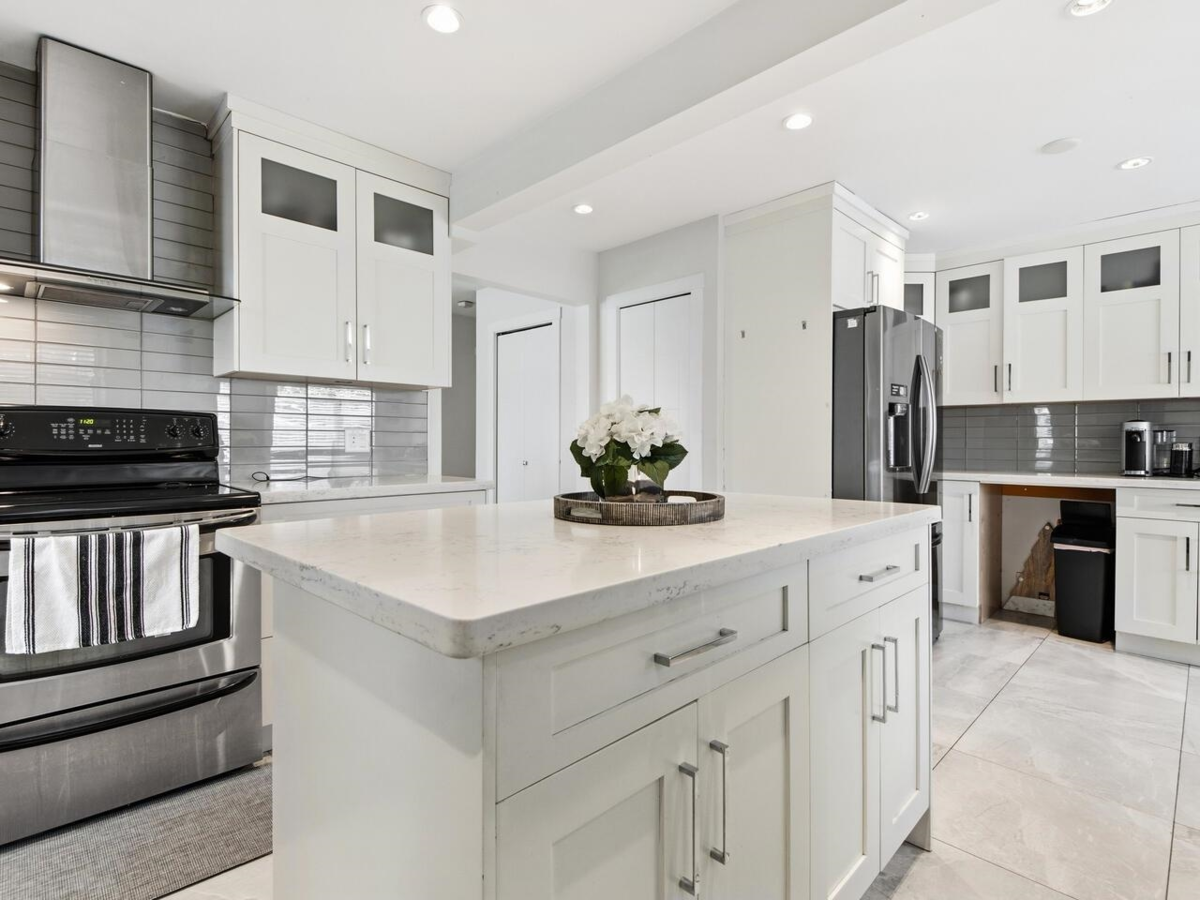 Kitchen Island Photo of 7640 Lawrence Drive, Burnaby, BC