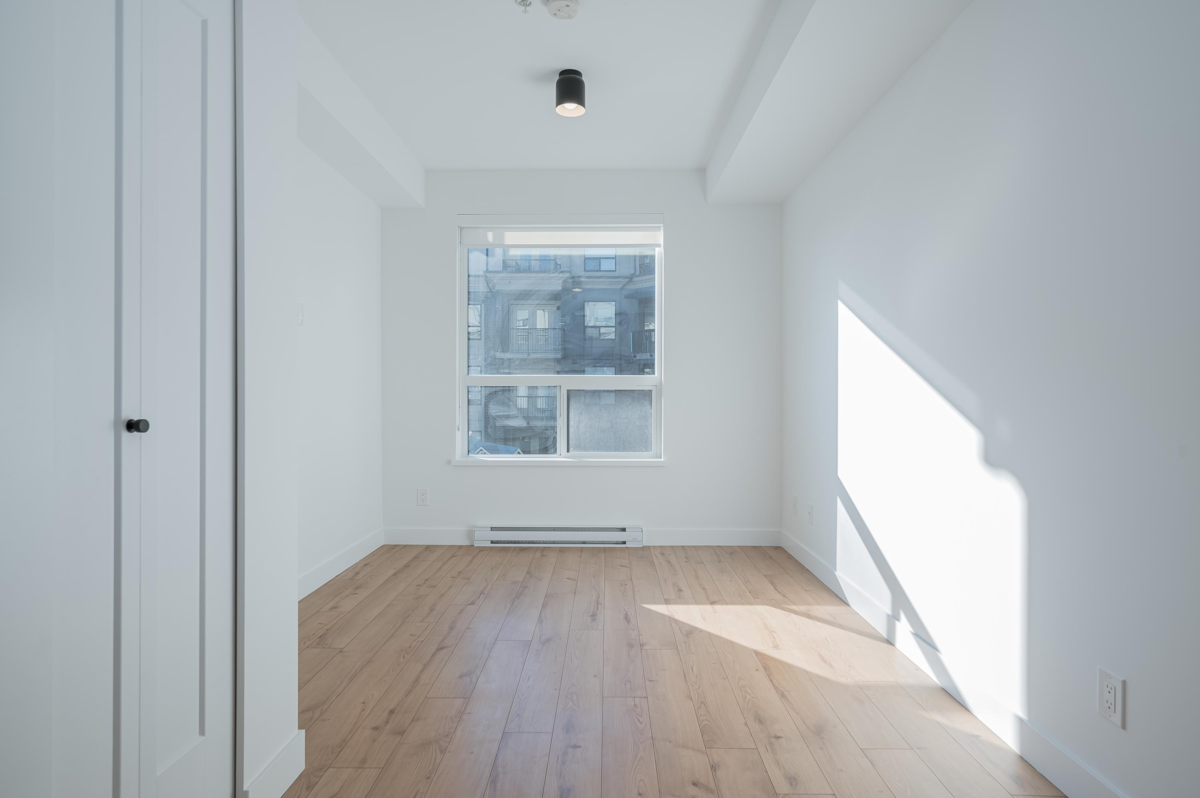 Backyard Photo of 310-311 2493 Montrose Avenue, Abbotsford, BC