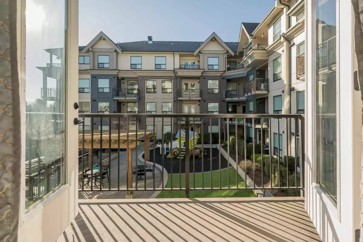 Entry Foyer Photo of 310-311 2493 Montrose Avenue, Abbotsford, BC