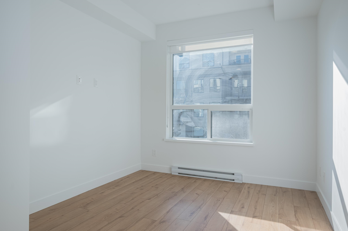 Front Yard Photo of 310-311 2493 Montrose Avenue, Abbotsford, BC