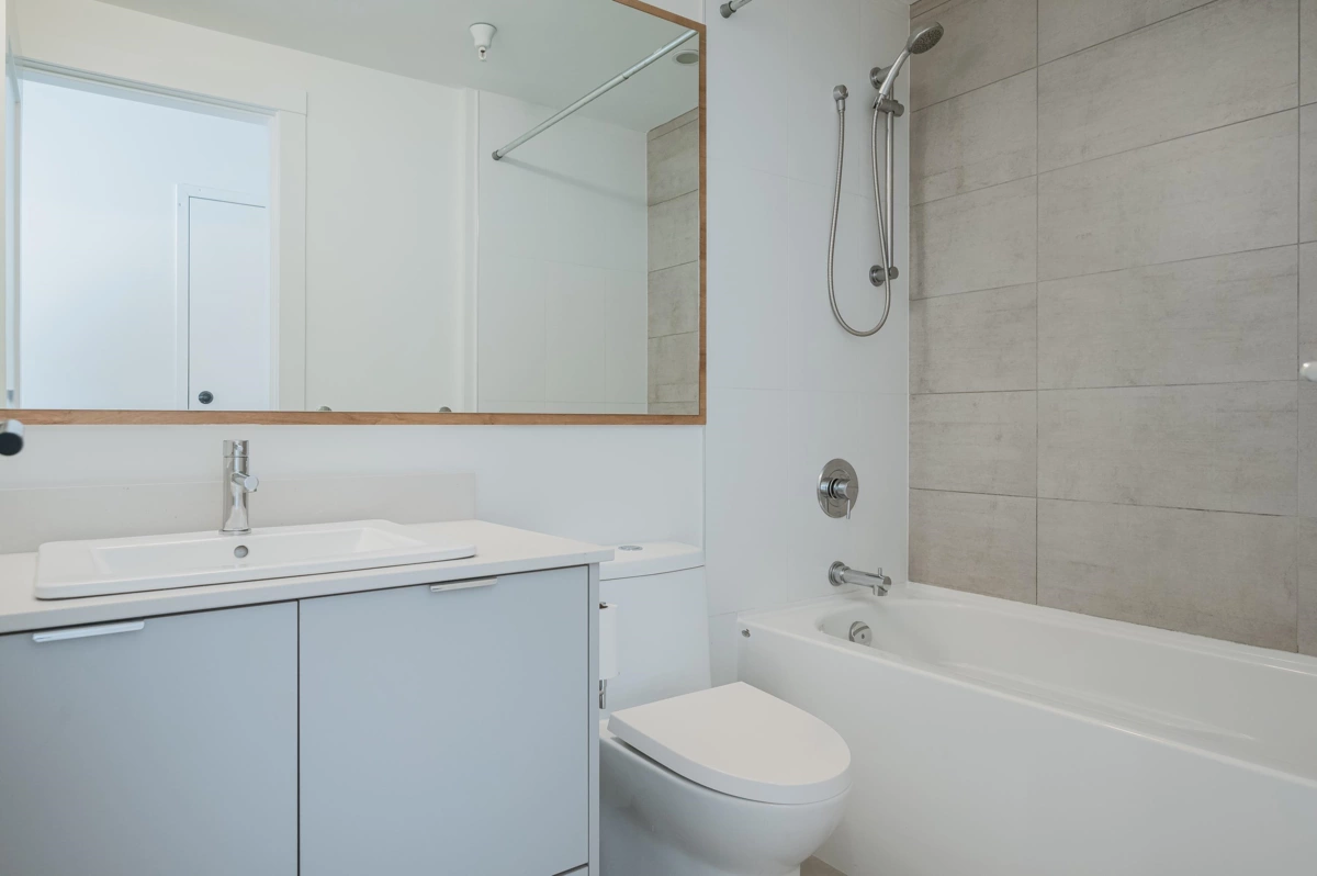 Hot Tub / Spa Photo of 310-311 2493 Montrose Avenue, Abbotsford, BC