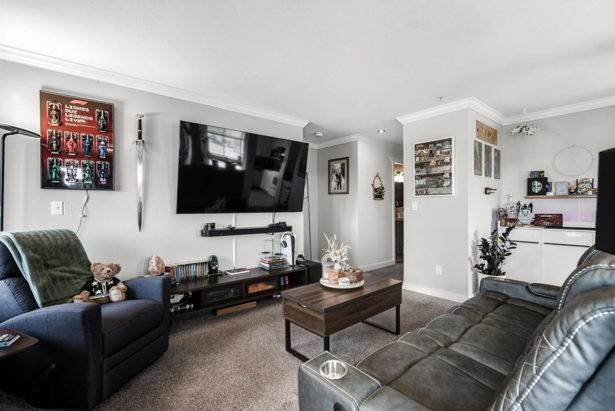 Dining Area Photo of 453 2750 Fairlane Street, Abbotsford, BC