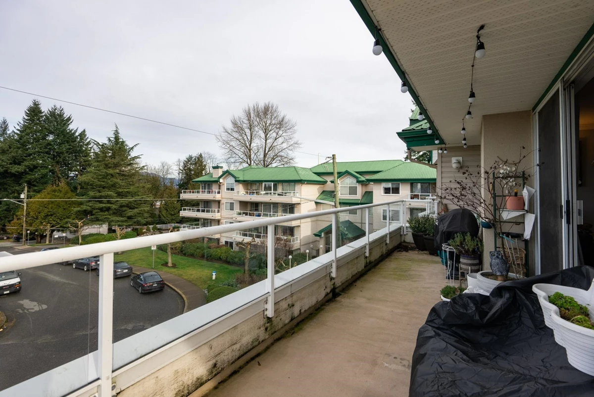 Hallway Photo of 453 2750 Fairlane Street, Abbotsford, BC