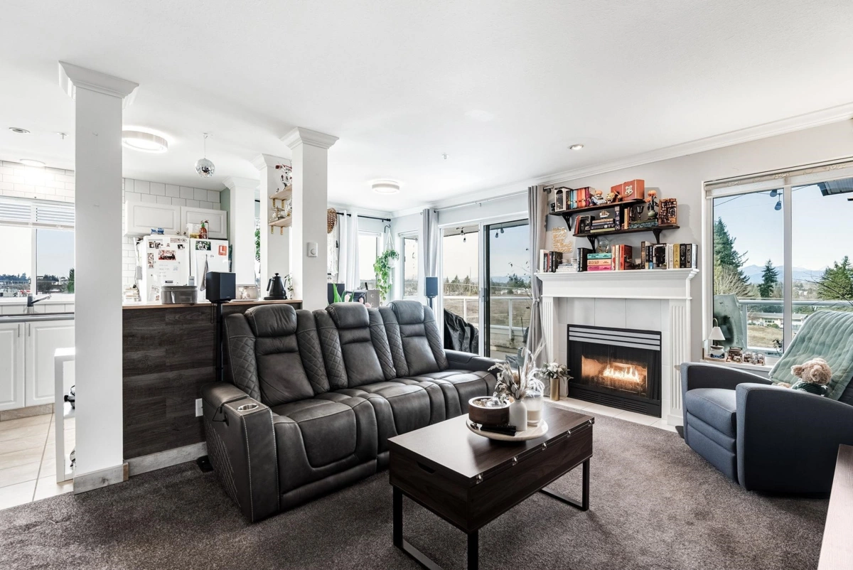 Living Room Photo of 453 2750 Fairlane Street, Abbotsford, BC