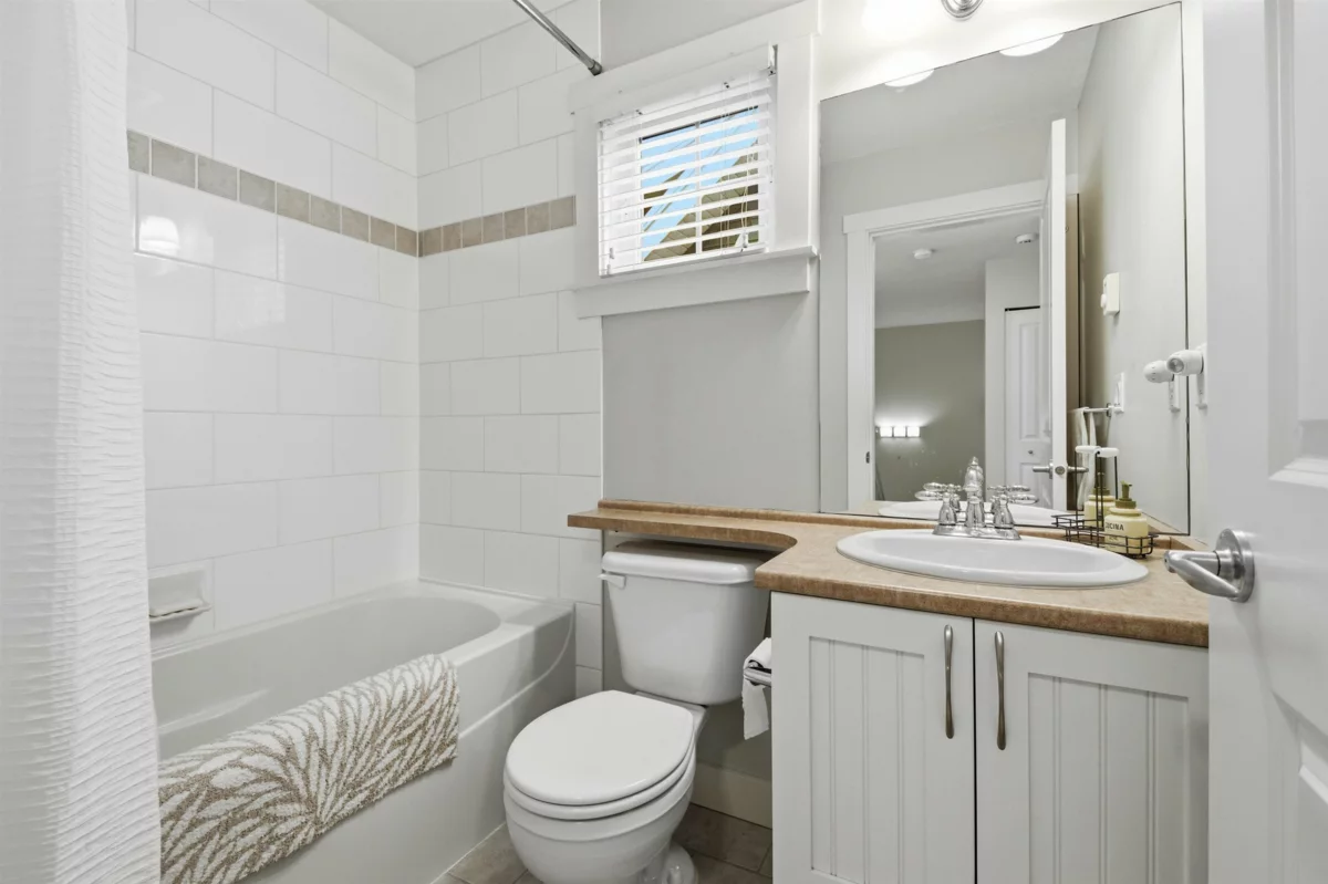 Entry Foyer Photo of 21 15255 36 Avenue, Surrey, BC