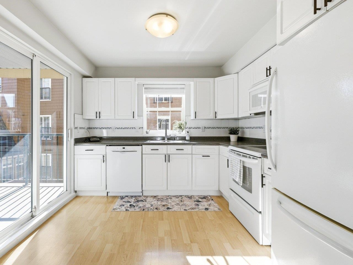 Dining Area Photo of 206 5556 14 Avenue, Delta, BC