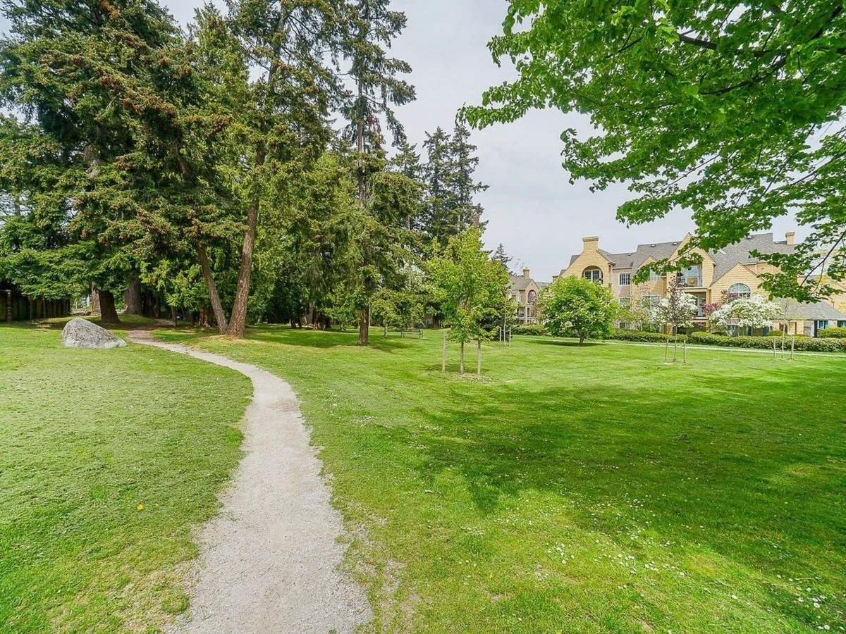 Garden / Landscaping Photo of 206 5556 14 Avenue, Delta, BC