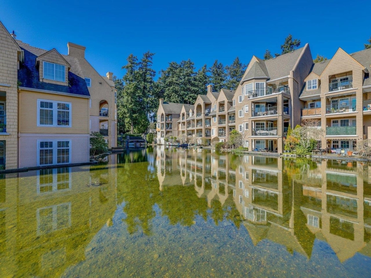 Hallway Photo of 206 5556 14 Avenue, Delta, BC