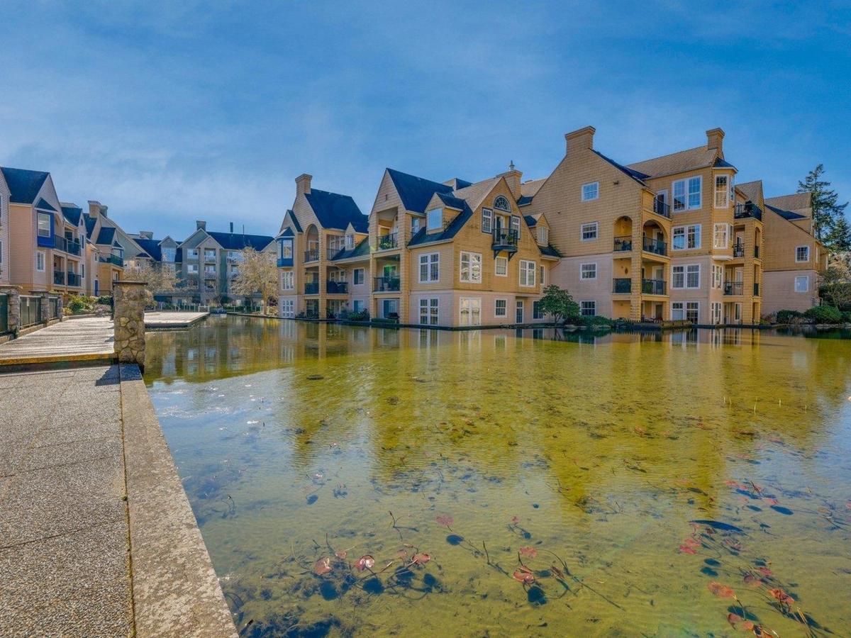 Mudroom Photo of 206 5556 14 Avenue, Delta, BC