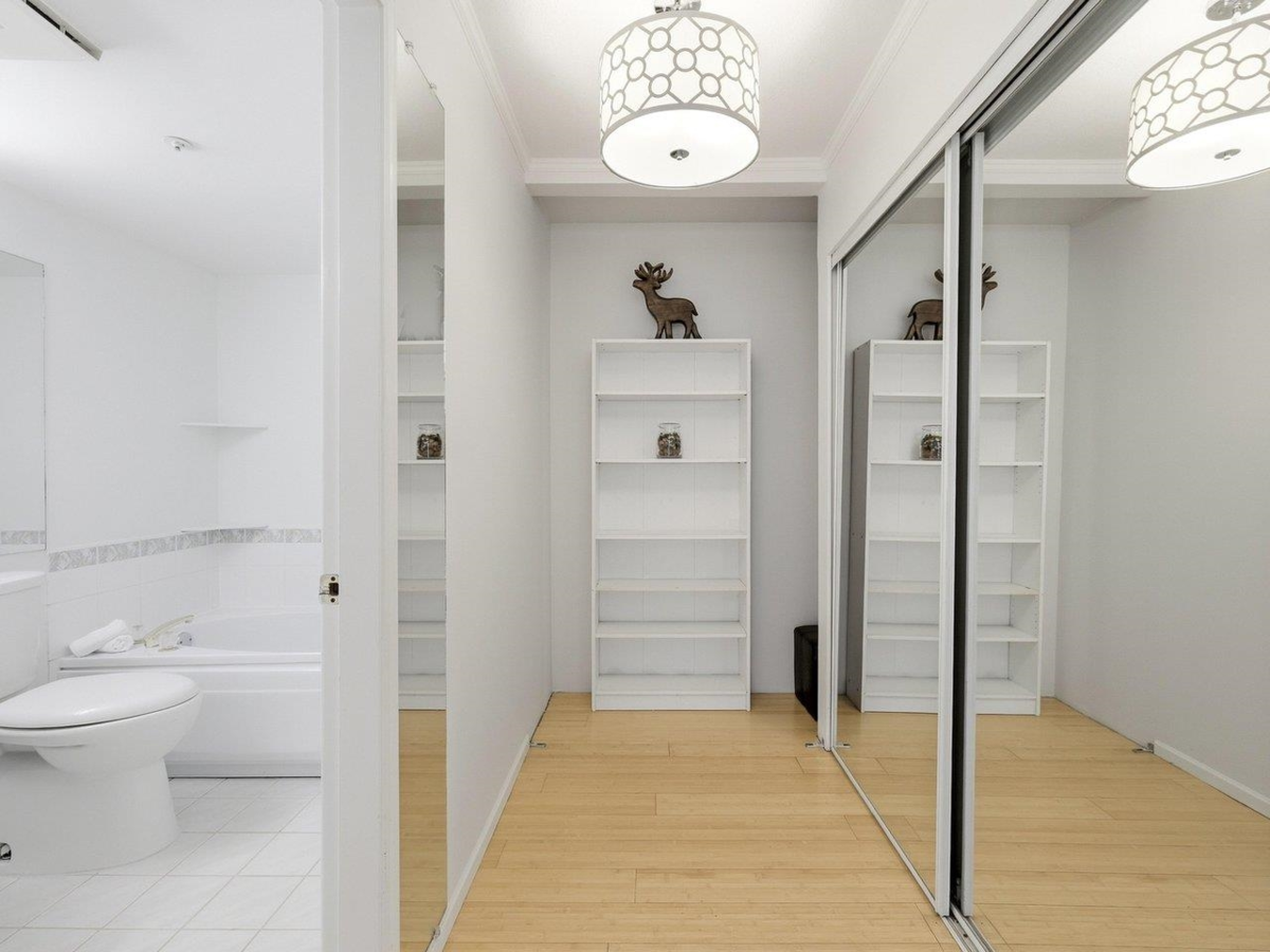 Primary Bathroom Photo of 206 5556 14 Avenue, Delta, BC