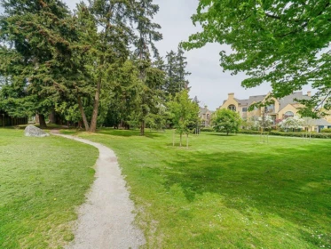 Garden / Landscaping Photo of 206 5556 14 Avenue, Delta, BC