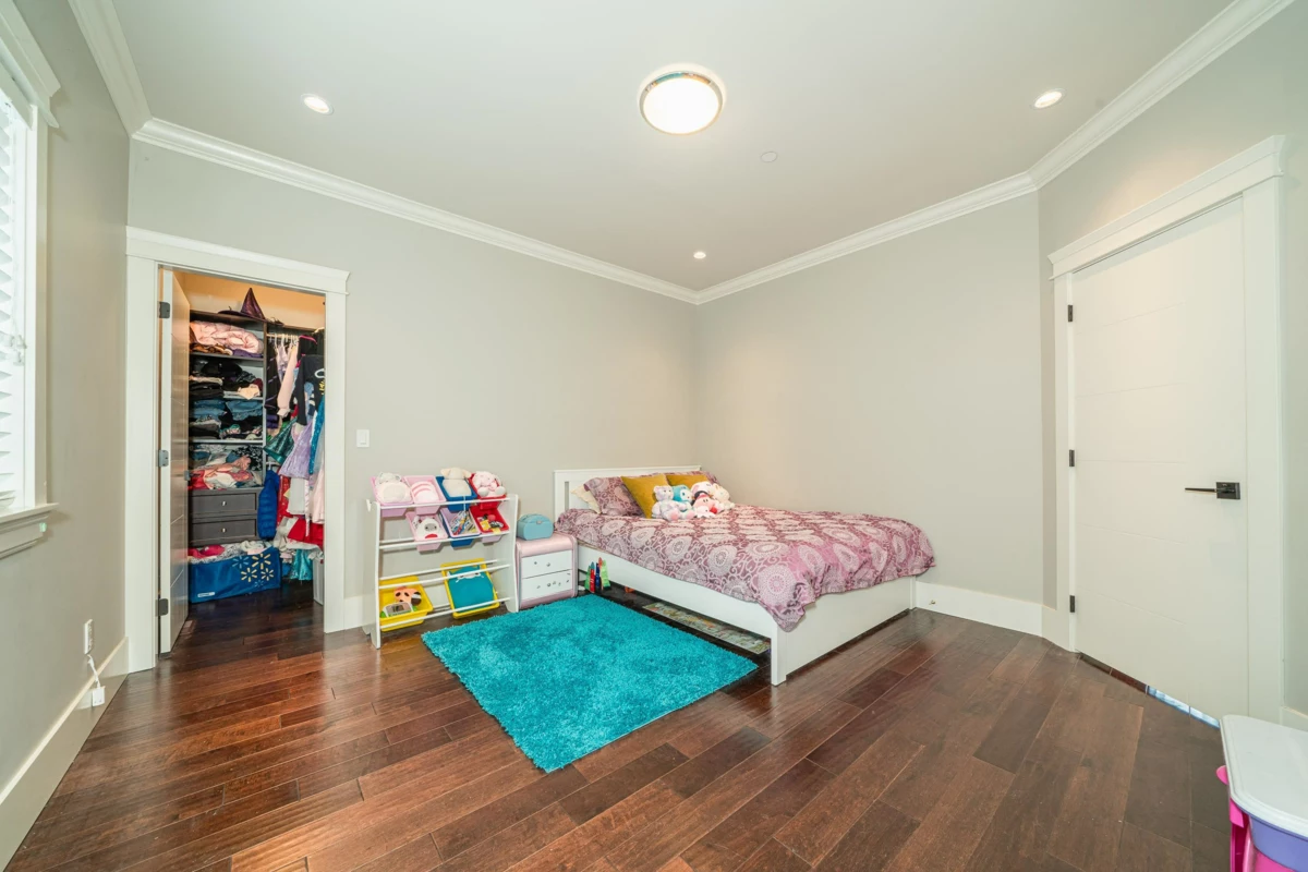 Garage Interior Photo of 15807 Buena Vista Avenue, White Rock, BC