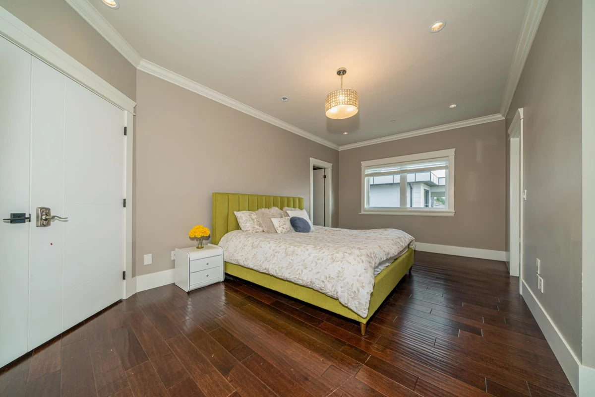 Laundry Room Photo of 15807 Buena Vista Avenue, White Rock, BC