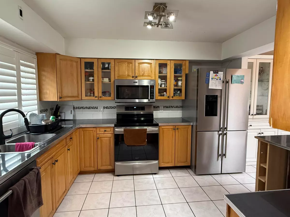 Dining Area Photo of 13833 114 Avenue, Surrey, BC