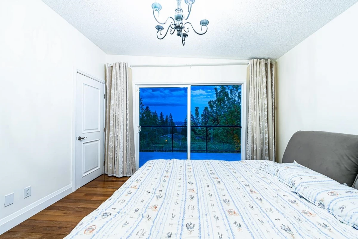 Guest Bathroom Photo of 520 Ballantree Place, West Vancouver, BC