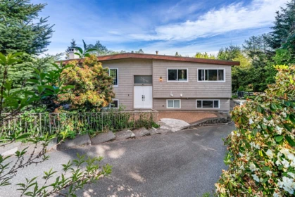Backyard Photo of 520 Ballantree Place, West Vancouver, BC