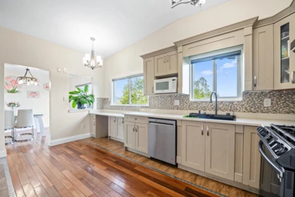Breakfast Nook Photo of 520 Ballantree Place, West Vancouver, BC