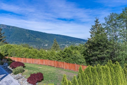 Garden / Landscaping Photo of 520 Ballantree Place, West Vancouver, BC