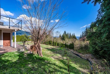 Playground / Recreational Area Near 520 Ballantree Place, West Vancouver, BC