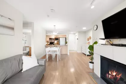 Kitchen Photo of 305 19388 65 Avenue, Surrey, BC