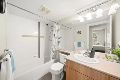 Office / Den Photo of 305 19388 65 Avenue, Surrey, BC