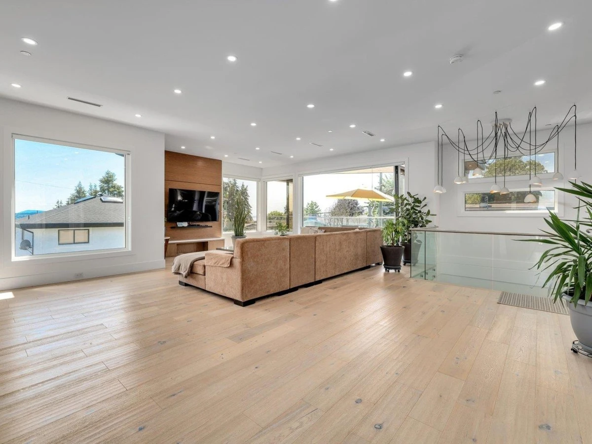 Living Room Photo of 1126 Stevens Street, White Rock, BC