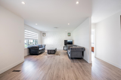 Powder Room Photo of 6229 174b Street, Surrey, BC