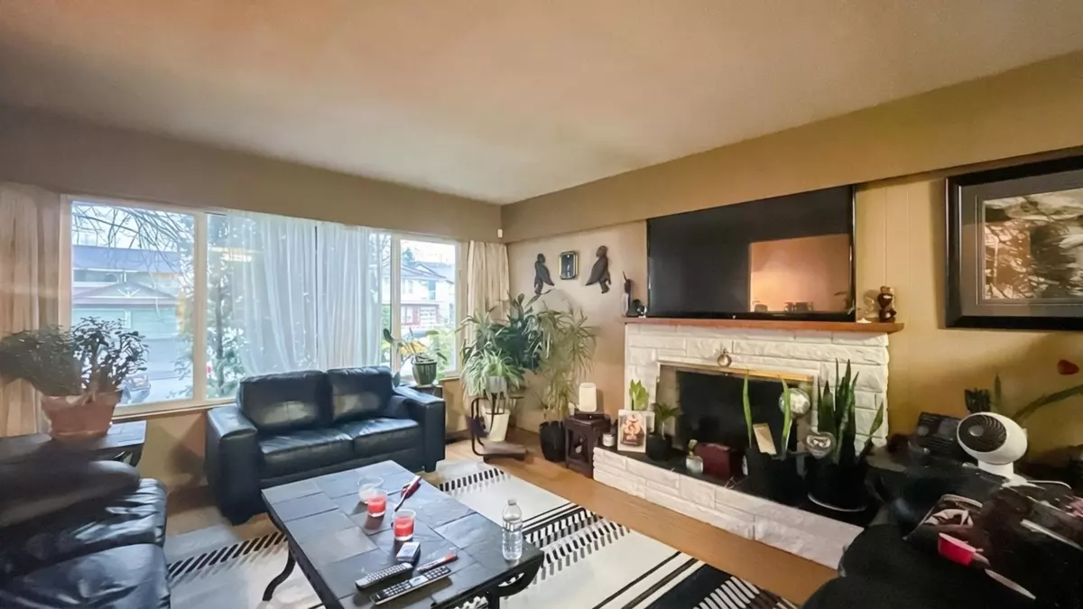 Living Room Photo of 6611 Lakeview Avenue, Burnaby, BC
