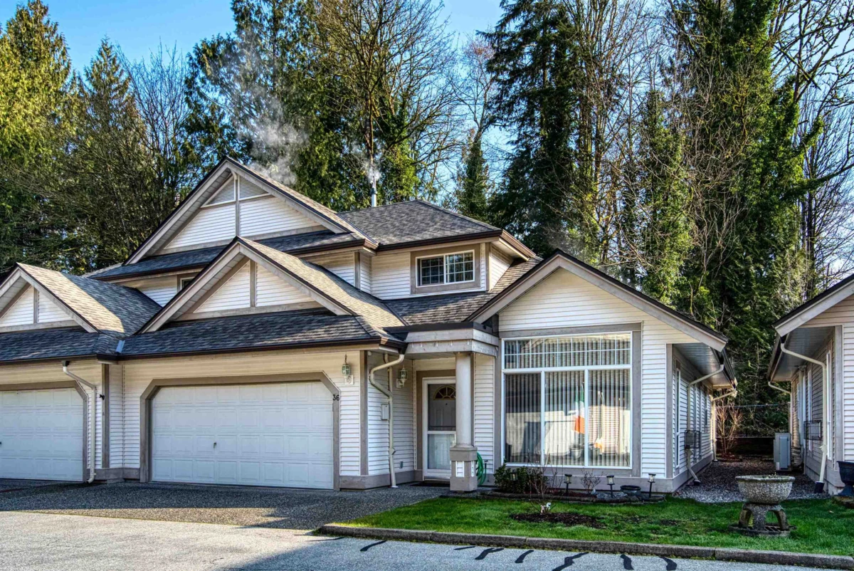 Living Room Photo of 36 9025 216 Street, Langley, BC