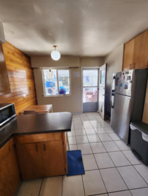 Kitchen Island Photo of 3312 Queens Avenue, Vancouver, BC